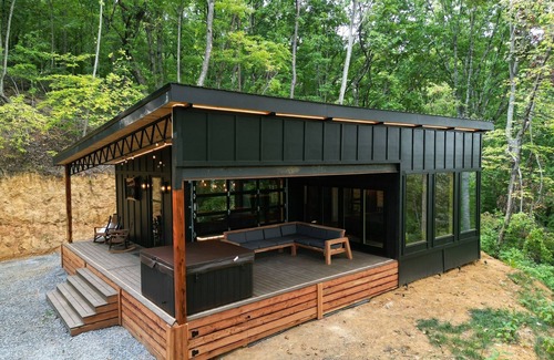 Newport House | Pepper Jack Shack: Your Cozy Mountain Retreat