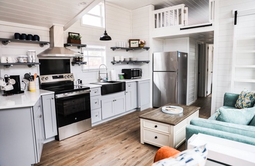 Dover House | Pepper's Place ("In The Pines" at KY Lake) | 131 Pine Grove Lane, Dover, TN 37058