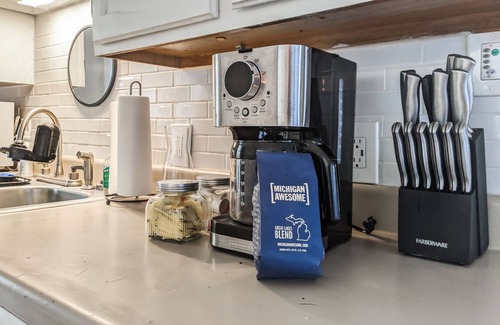 Spring Lake House | Perch Cottage l Cozy Fall Getaway: Lakeside Views, Firepit Chats & Family Nights