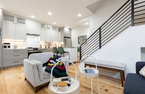 North Queen Anne House | Perch - Elegant 3BR Haven with AC Near Lake Union