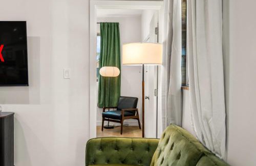 San Fernando House | Perfect 2BR Near Universal Studios By Poshguest