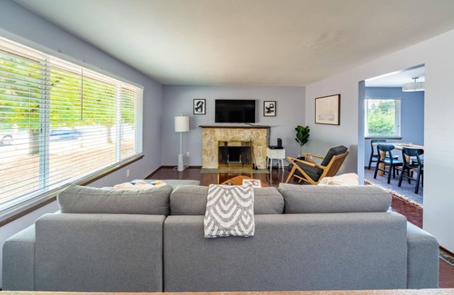 Mercer Island House | Perfect 3BR House in Mercer Island w/ Outdoor Area