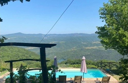 Baschi Villa | perfect 4 bedroom villa, with amazing view, full AC and infinity pool n. Orvieto