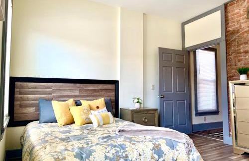 Downtown Niagara Falls House | Perfect 6BR Stay Near Falls & Attractions