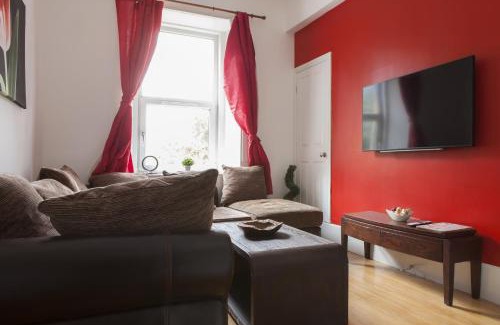 Marchmont Apartment | Perfect City Stay by the Meadows