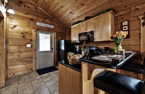 Stanley Cabin | PERFECT Couples LURAY Log Cabin #8 Hot Tub Stone Fireplace Mountain Views