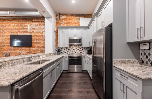 Lower Garden District Apartment | ⚜️ Perfect Downtown 1 Bedroom plus Queen Sleeper Sofa & Private Terrace ⚜️ - The Livingston