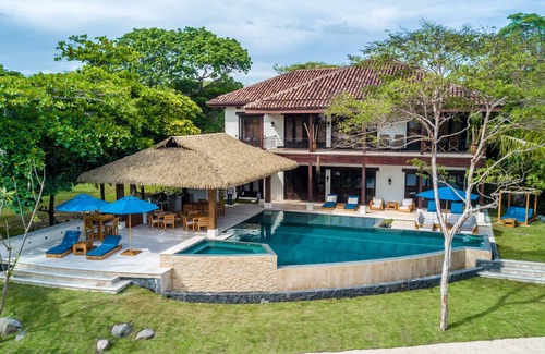 Tamarindo House | Perfect Family Retreat with the best Sunset views: Luxury Beachfront house w/Pool & Heated Jacuzzi
