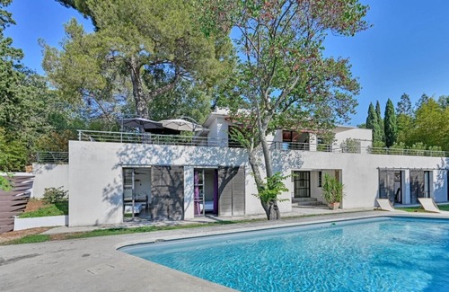Les 3 Ponts Villa | Perfect family home for the holidays, 2 min from town with pool