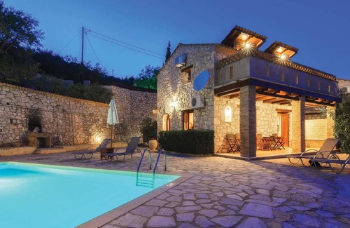 Xirokastello Villa | Perfect for couples, large pool area