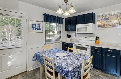 Midlothian House | Perfect for Extended Stays! Pet Friendly! Near Midlothian & Bon Air