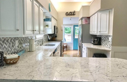 South Haven House | Perfect for Family - HEATED POOL thru early Oct, WALK to Downtown/Beach, HOT TUB