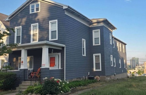 Downtown Niagara Falls House | Perfect for Groups | 10BR Sleeps 26 by Falls & Fun