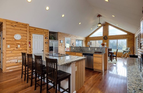 Luray Cabin | Perfect for large families 5 bedroom home in the Shenandoah Valley