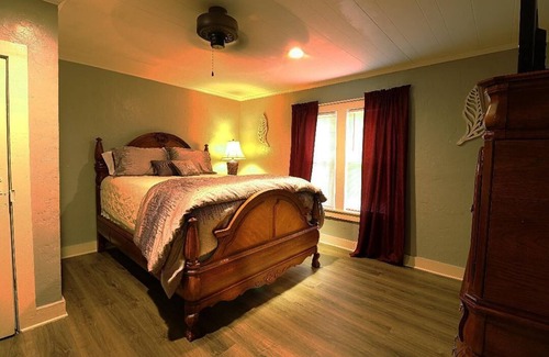 Kilgore House | Perfect for transitioning from old home to new home, traveling nurses, students.