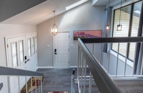 Ballwin House | Perfect Getaway 3BR 3BA Home Close to Parks and Shopping