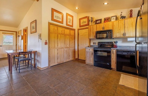 Clark House | Perfect getaway at the foot of the Beartooth Mountains!