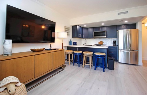 Shell Harbor Condo | Perfect Island Getaway - Beachfront Condo On Sanibel Island - Sandalfoot 2B1