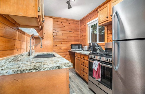 Interlochen Cabin | Perfect Lakefront Family Cabin, 2 Kayaks Included!
