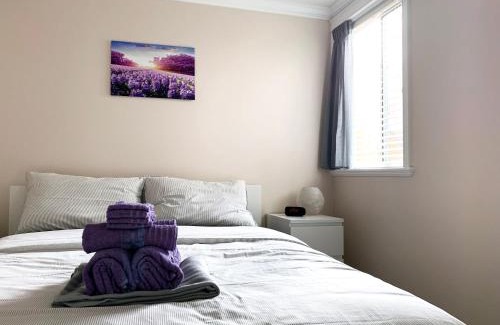 Renfrew-Collingwood Villa | Perfect Location - Tidy & Comfy Suite 5 Mins to Skytrain & Restaurant & Banks, 2 Stops To Metrotown, 5 Stops To Downtown