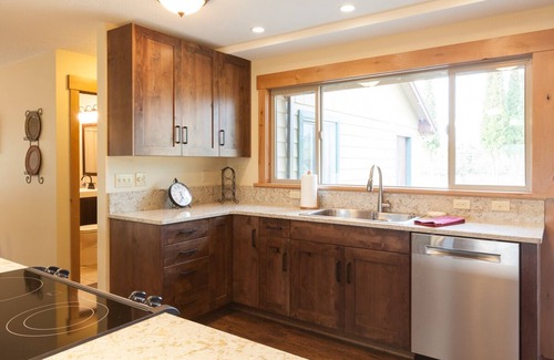 Parkdale House | Perfect Modern Cabin Getaway, Updated, Gorgeous Hood Views!