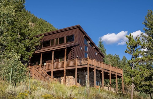 Estes Park House | Perfect Mountain Home with Hot Tub - near RNMP park entrance - SPECIAL RATES!