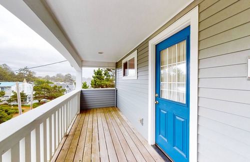 Gleneden Beach House | Perfect oceanfront beach getaway with amazing views - walk to the beach