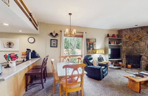 Purgatory Condo | Perfect perch near the mountain with great view, fireplace, balcony & WiFi