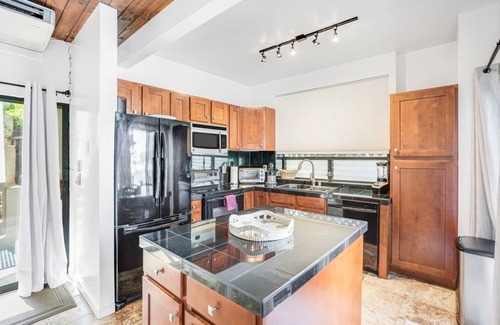 Lihue Apartment | Perfect Private Kalapaki Beach Cliffside Getaway!