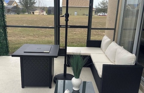 Davenport House | Perfect Vacation Deluxe Home,Spacious 5-bedroom with AC in terrific Davenport