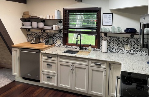 Galloway Cabin | Perfect WI Lakeside Retreat for All Seasons!Classic Lake House w/ Modern Updates