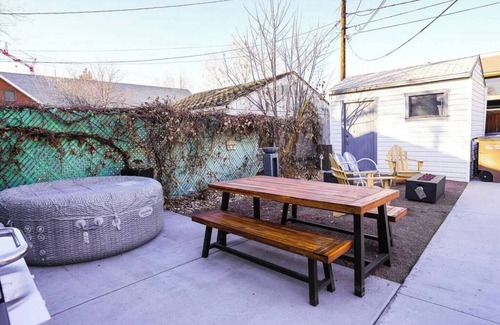 Central City Apartment | Perfectly Darling Downstairs Studio with Amenities