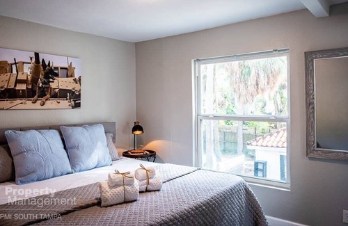 North Hyde Park House | Perfectly positioned for easy access to all things Tampa in your personal Hyde Park getaway!