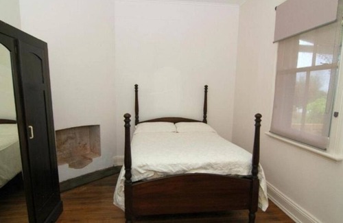 Eden House | Period Home in Eden Town . Walk to beach