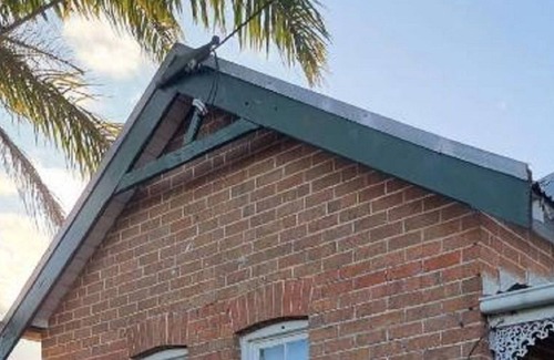 Eden House | Period Home in Eden Town . Walk to beach