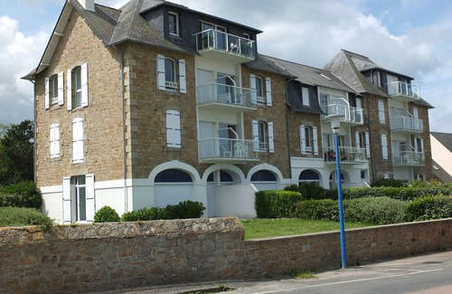 Penvenan Apartment | Perros Guirec Bay, Bréhat in Port Blanc beautiful T2 WIFI magnificent sea view