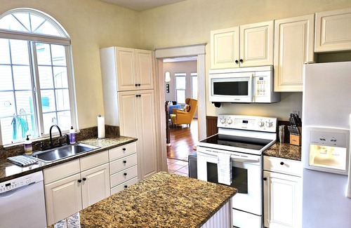 Retsil House | Perry's Landing - Charming Water & Mountain View Home in Historic Port Orchard