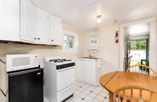 Intervale Hotel | Perry's Motel and Cottages