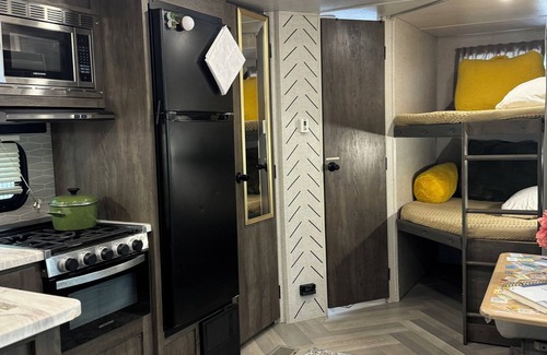 DeLand House | Personal Campsite: AC, inflatable Hot Tub, WiFi, Fire Pit, Outdoor Shower & BBQ