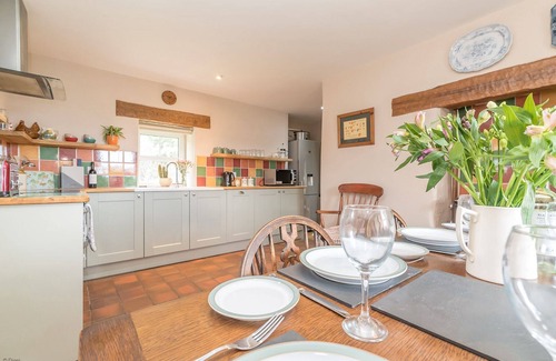 Brynrefail Cottage | Perthi-Uchaf - a self catering cottage that sleeps 6 guests in 3 bedrooms