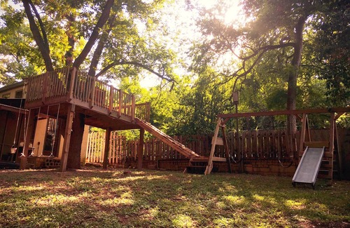 Greater South River City House | Pet And Family Friendly, Centrally Located With Lots Of Space