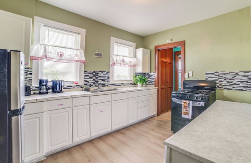 South Chicago Heights Apartment | Pet-Friendly Apt in South Chicago Heights