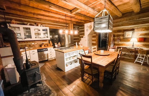 Wilsonville Cabin | Pet Friendly 1800’s cabin! Stay with us for Weddings, Wineries, and more!