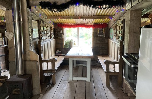 Longhope Cabin | Pet Friendly - 2 Guests - Shepherds Hut