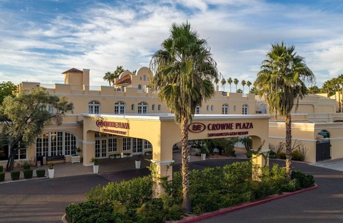 Downtown Resort | Pet Friendly 2 Queen Stay! Sunset Views, Relaxing Pool | Steps from Golf Course!
