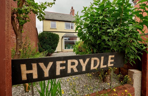 Flintshire House | Pet Friendly 3 Bed Detached Family Home, Mold, Sleeps 5