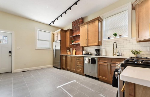 Larimer House | Pet Friendly+6BR+Free Parking+5 Min From Bakery Sq