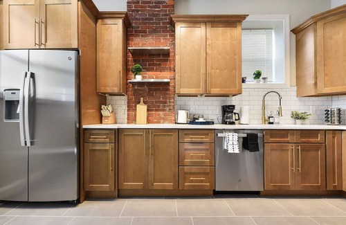 Larimer House | Pet Friendly+6BR+Free Parking+5 Min From Bakery Sq