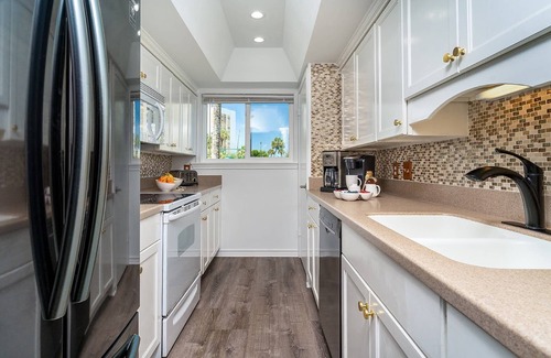 Destin Condo | PET FRIENDLY ~ 75 STEPS TO BEACH ~ Great for Families ~ (2) Pools, Pickleball, Tennis, Shuffleboard!
