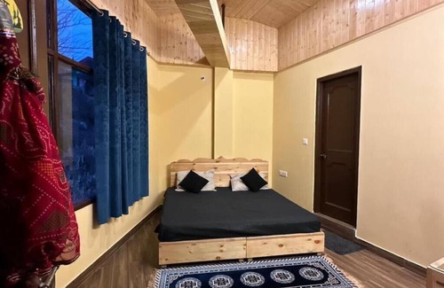 Old Manali Cottage | pet friendly and everything nearby in the heart of old manali